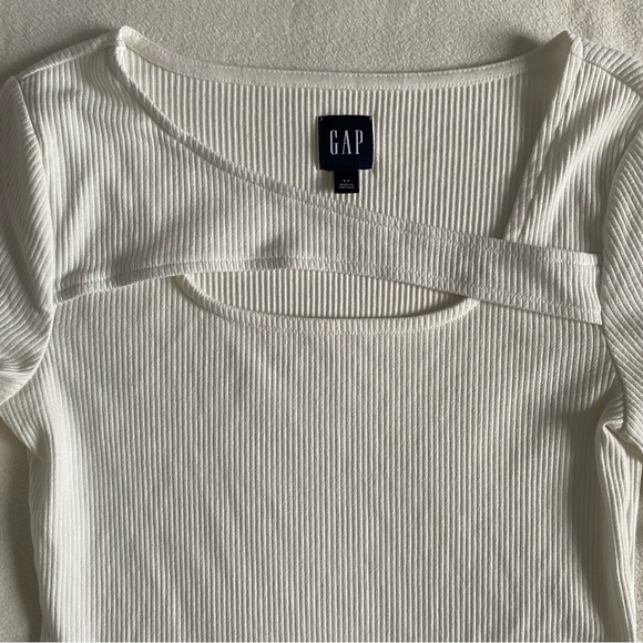 GAP Ribbed Crossover Cutout Top - Picture 2 of 7